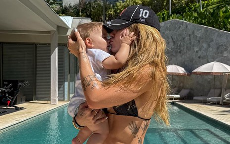 Virginia Fonseca beijando José Leonardo