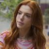 A atriz Giovanna Lancellotti com expressão séria em cena de Dona de Mim