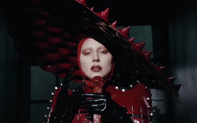 Lady Gaga no clipe de Abracadabra