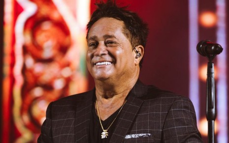 Leonardo em show, em foto promocional de seu próprio site