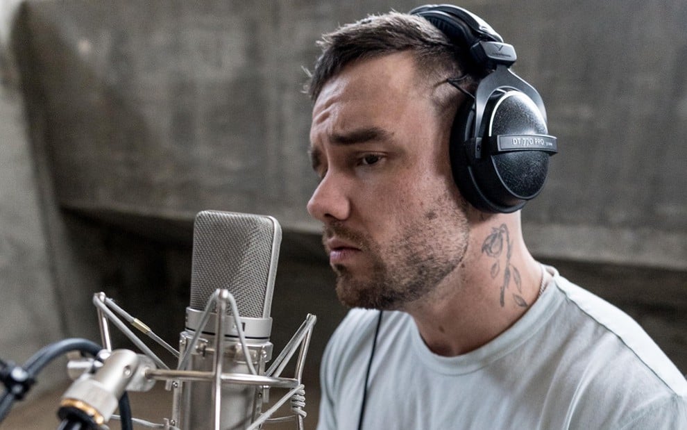 Liam Payne (1993-2024) em estúdio