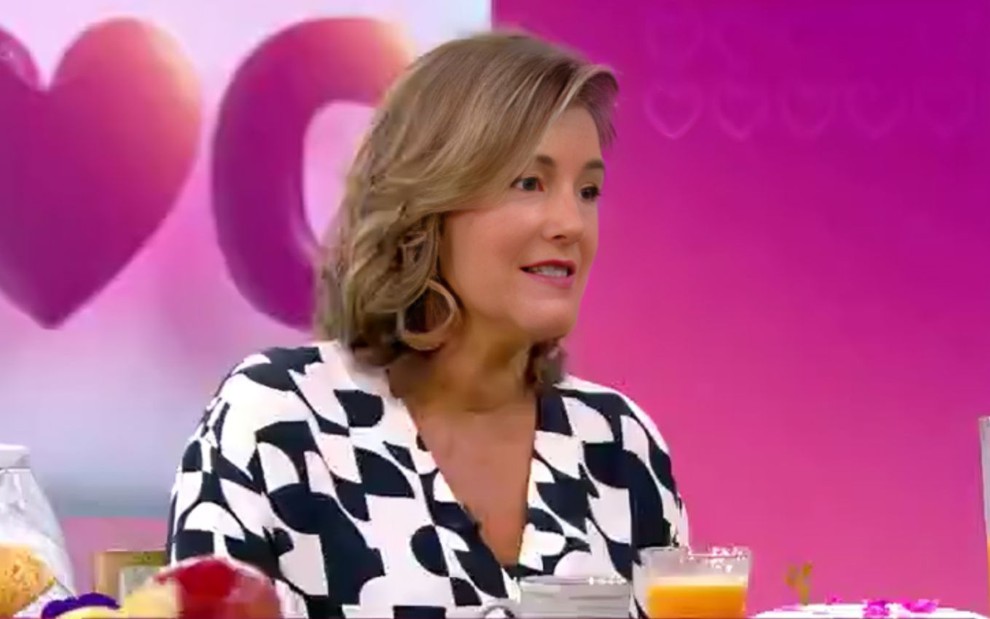 A jornalista Lília Teles durante entrevista ao Mais Você