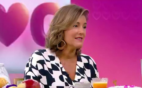 A jornalista Lília Teles durante entrevista ao Mais Você