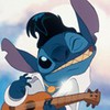 Montage com Stitch na animação de 2002 e no live-action