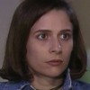 A atriz Andrea Beltrão com expressão séria em cena de A Viagem (1994)