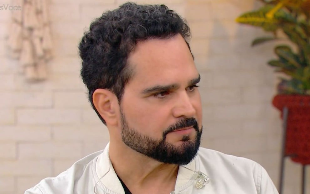 Luciano Camargo em entrevista ao Mais Você, na TV Globo