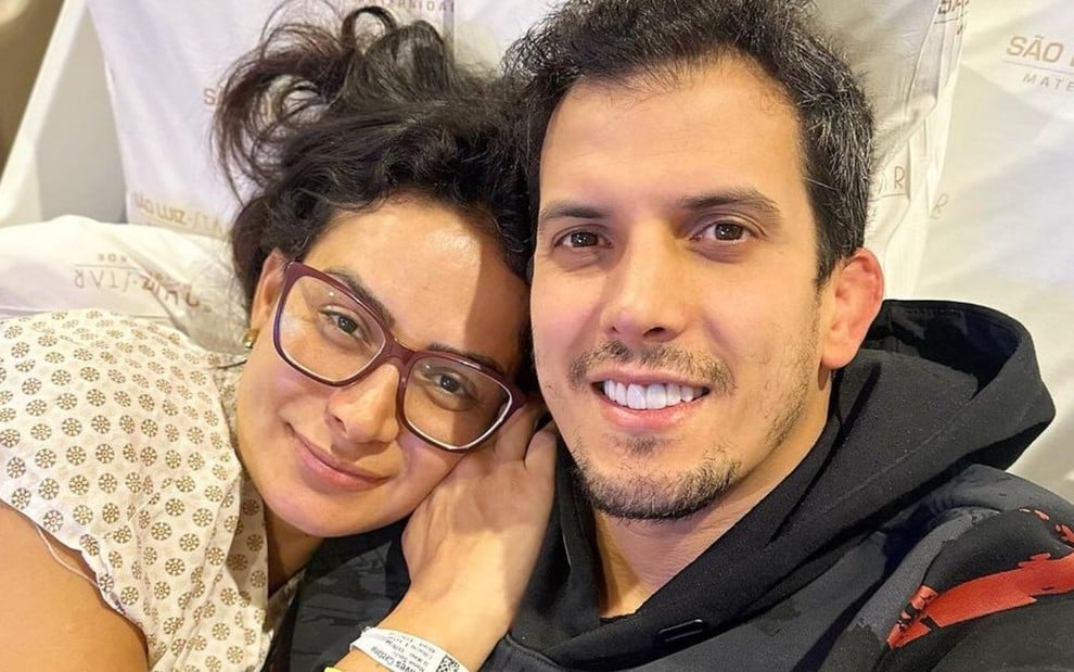 Foto da jornalista Lucilene Caetano e do marido, Felipe Arantes