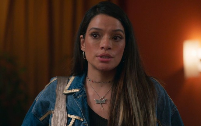 Ingrid Gaigher com expressão séria como Lucimar na novela Vale Tudo