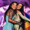 Foto mostra Ludmilla abraçada com Brunna Gonçalves