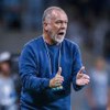Mano Menezes gritando em jogo do Grêmio ao vivo em Porto Alegre