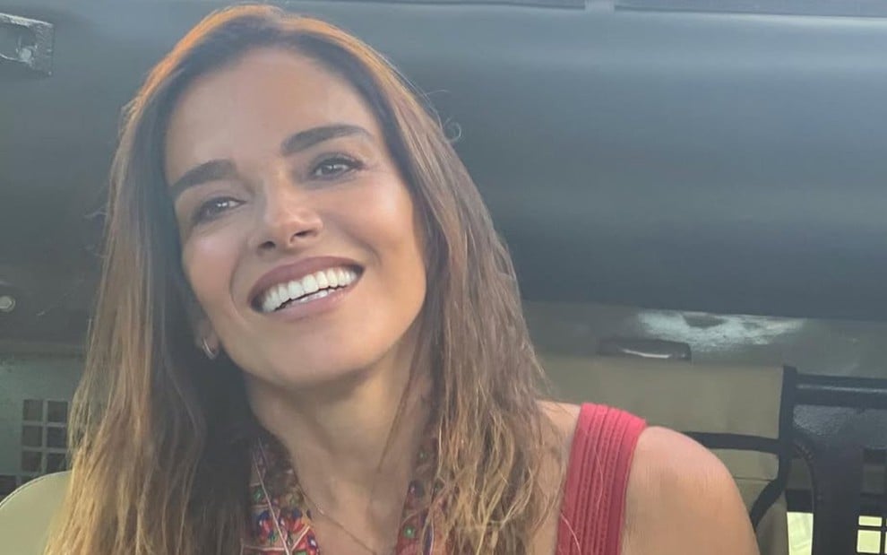 A atriz Mara Carvalho sorrindo em foto publicada no Instagram