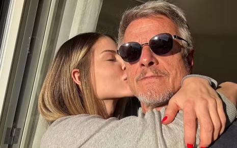 Saory Cardoso beija Marcello Novaes