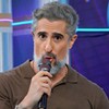 O apresentador Marcos Mion à frente do Caldeirão