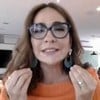 Maria Beltrão sorri em transmissão ao vivo no Mais Você, na TV Globo