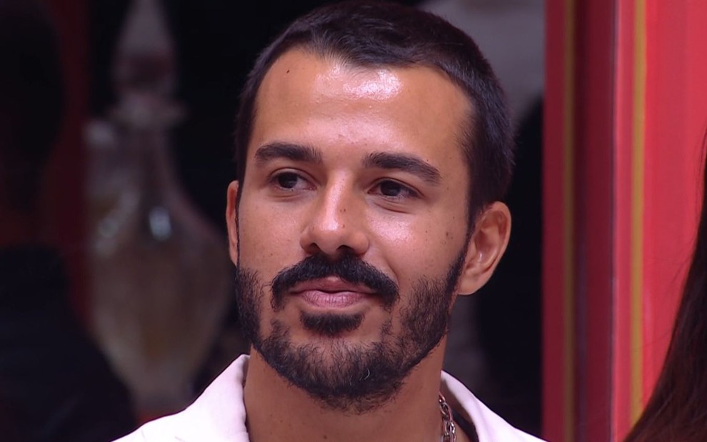 Foto mostra Mateus Pires no BBB 25