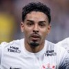 Matheus Bidu e Breno Bidon correndo durante o jogo Corinthians x Universidad Central