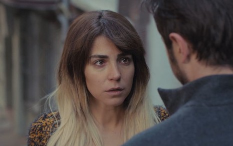 Ceyda (Gökçe Eyüboğlu) em cena da novela Força de Mulher