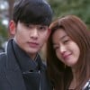 Kim Soo-hyun e Jun Ji-hyon posam juntos em foto promocional de Meu Amor das Estrelas