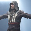 Michael Fassbender em cena de Assassin's Creed