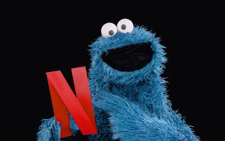 Fantoche azul segura N vermelho da Netflix em foto promocional