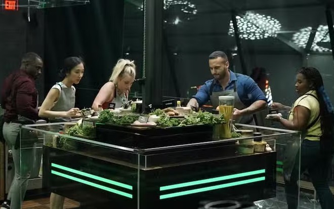 Competidores de Next Level Chef em volta da plataforma do reality