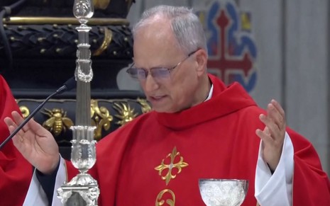 Robert Francis Prevost rezando