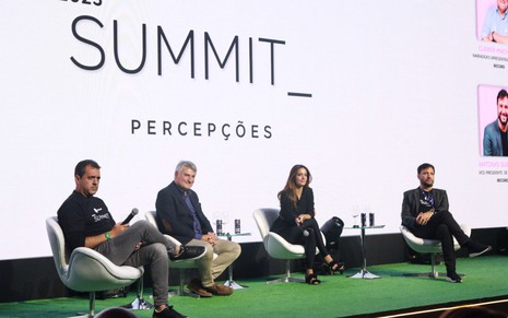 Logo do PlayPlus, com frase 'o streaming da Record' abaixo