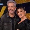 Foto mostra Otaviano Costa abraçado com Flávia Alessandra