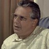 O ator Antonio Fagundes com expressão séria em cena de A Viagem (1994)