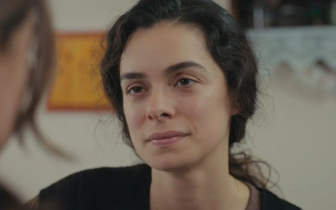 Bahar (Özge Özpirinçci) em cena da novela Força de Mulher