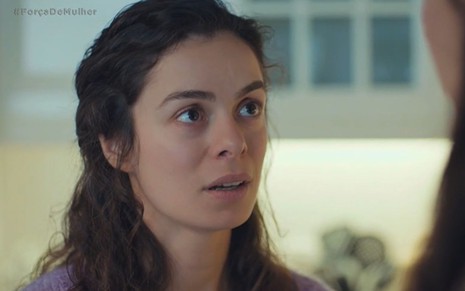 Bahar (Özge Özpirinçci) em cena da novela Força de Mulher