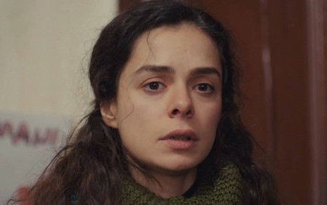 Bahar (Özge Özpirinçci) em cena da novela Força de Mulher