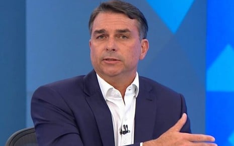 Imagem de Flávio Bolsonaro durante sabatina no Jornal Nacional