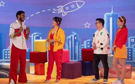 Imagem de Ícaro Silva, Geovanna Tominaga, Paulo Mathias Jr. e Leticia Colin na TV Globinho