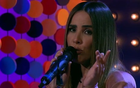 Imagem de Wanessa Camargo cantando no TVZ