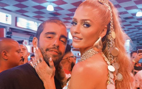 Foto mostra o surfista Pedro Scooby e a modelo Cintia Dicker