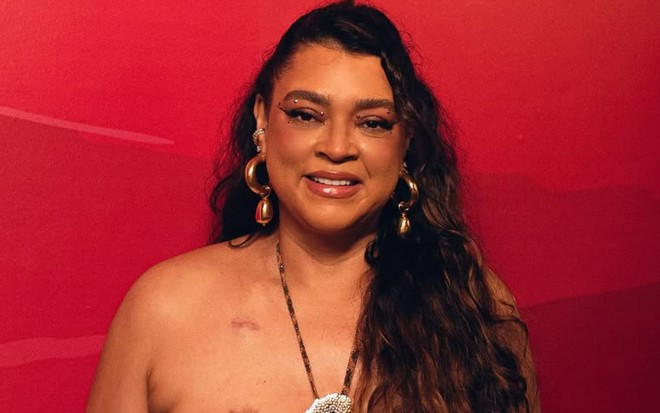 Foto mostra Preta Gil sorridente