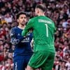 O brasileiro Marquinhos e o italiano Donnarumma em jogo do PSG na Champions League ao vivo