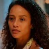 A atriz Taís Araujo com expressão séria em cena de Vale Tudo