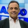 José Eduardo Alvez, o Bocão, posa para foto em frente a telão do Balanço Geral Bahia
