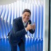 O apresentador Eleandro Passaia à frente do Balanço Geral