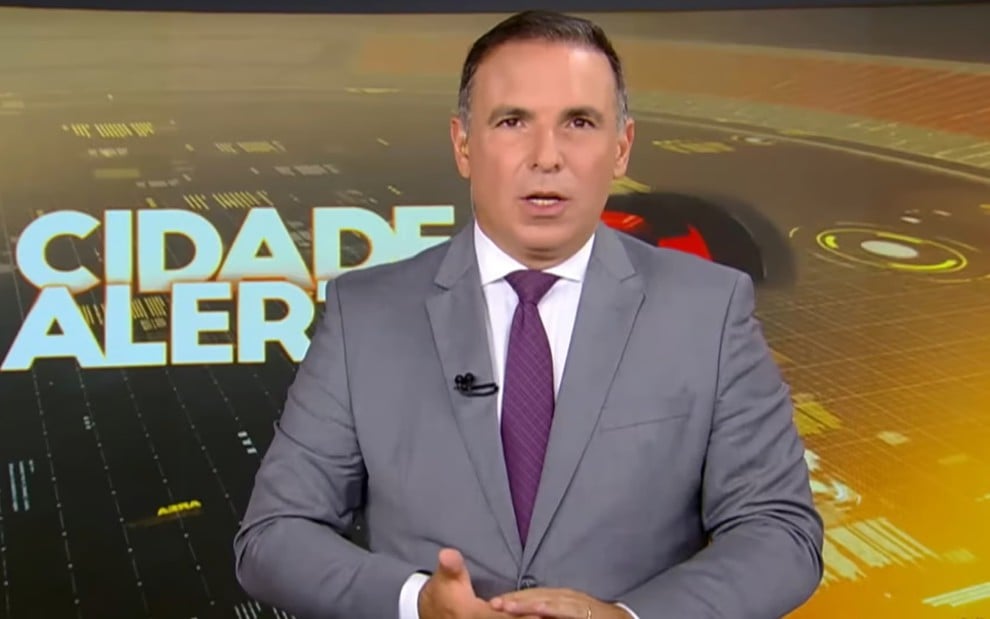 Reinaldo Gottino tem expressão séria no cenário do Cidade Alerta