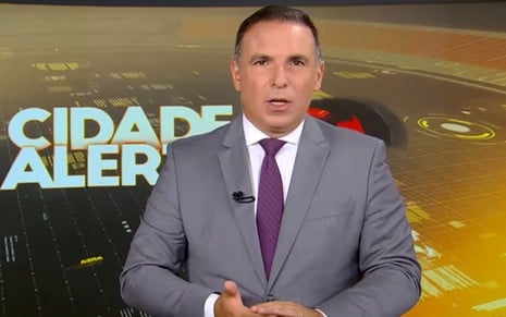 Reinaldo Gottino tem expressão séria no cenário do Cidade Alerta