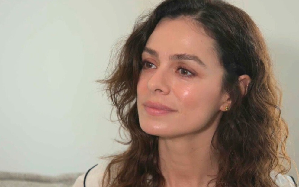 A atriz Özge Özpirinçci, a Bahar de Força de Mulher, em entrevista