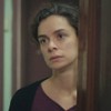 Özge Özpirinçci tem expressão triste em cena da novela turca Força de Mulher