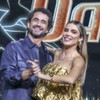 Felipe Andreoli, Marisa Orth e Rafa Brites posam no cenário do Love & Dance