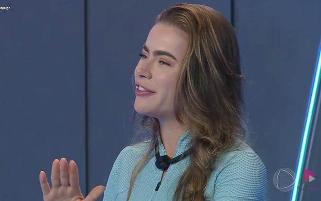 Rayanne Morais tem expressão sorridente na área de apostas do Power Couple