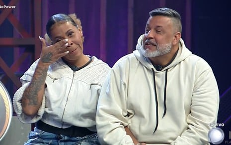 Foto mostra Silvia e André  no Power Couple Brasil 7
