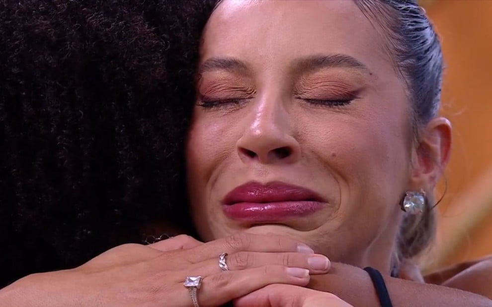 Renata abraça Aline e chora após Sincerão no BBB 25