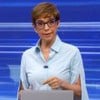 Renata Lo Prete usa uma camisa azul clara no Jornal da Globo